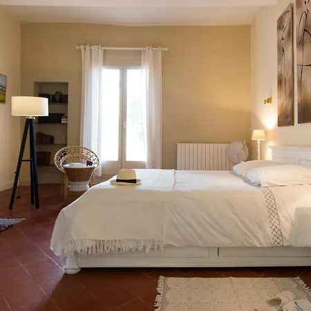 Saint-thibery Sleeps 9 Pool Wifi