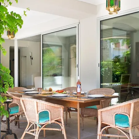 Villa Saint-thibery Sleeps 9 Pool Wifi